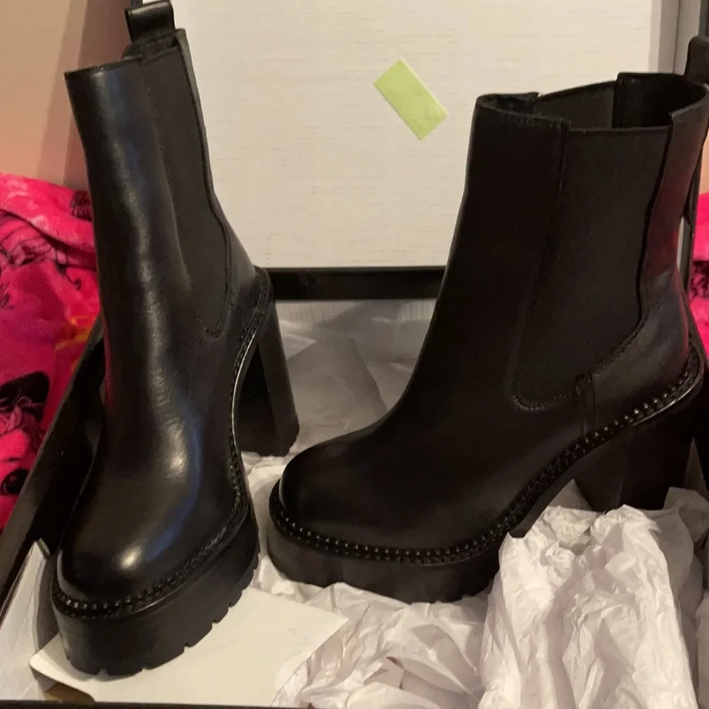 Black Women's Platform Chelsea Boots